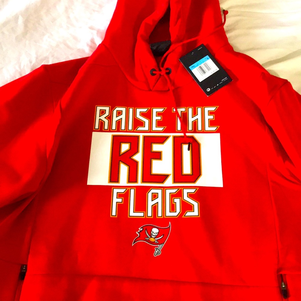 tampa bay buccaneers nike therma hoodie